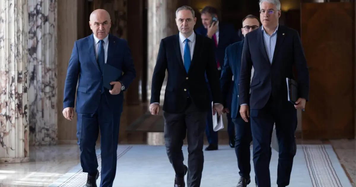 Ministrul Finanțelor Alexandru Nazare discutând despre situația financiară a României.